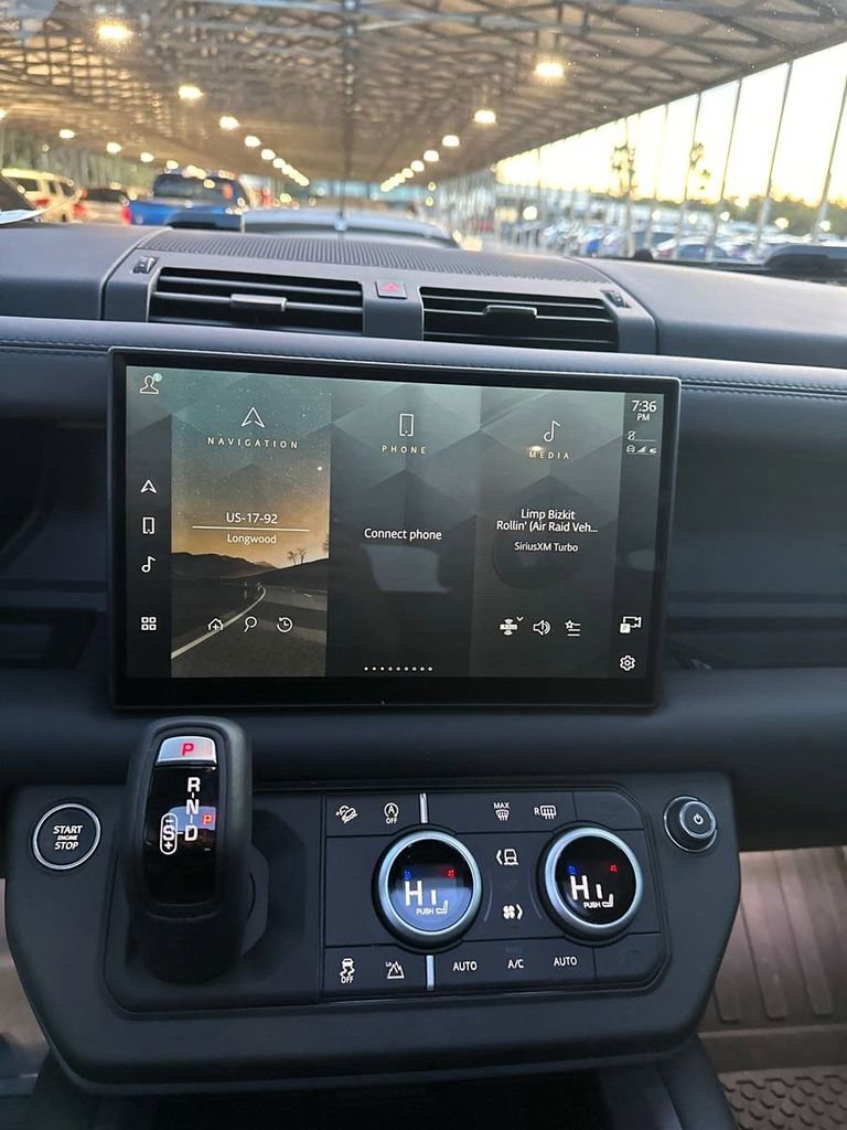 Used 2025 Land Rover Defender 110 S image 11