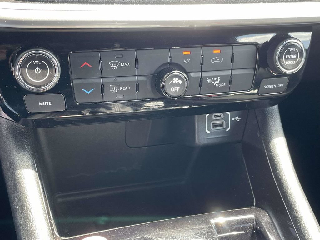 Used 2024 Jeep Compass Latitude AWD/4WD image 14