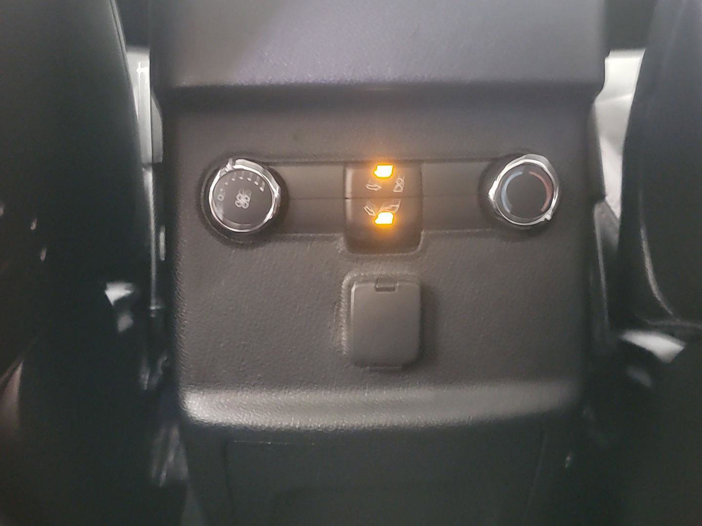 Used 2018 Ford Explorer XLT w/ Equipment Group 202A AWD/4WD image 22