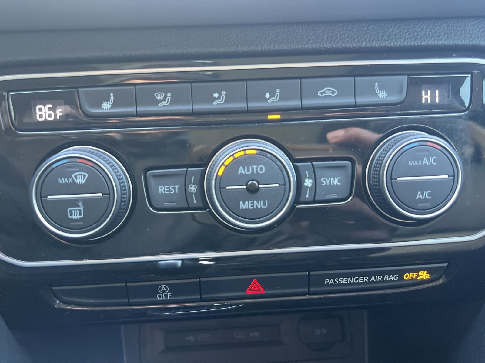 Used 2022 Volkswagen Atlas SEL R-Line image 29