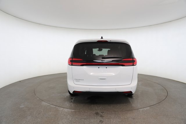 Used 2024 Chrysler Pacifica Touring-L image 14