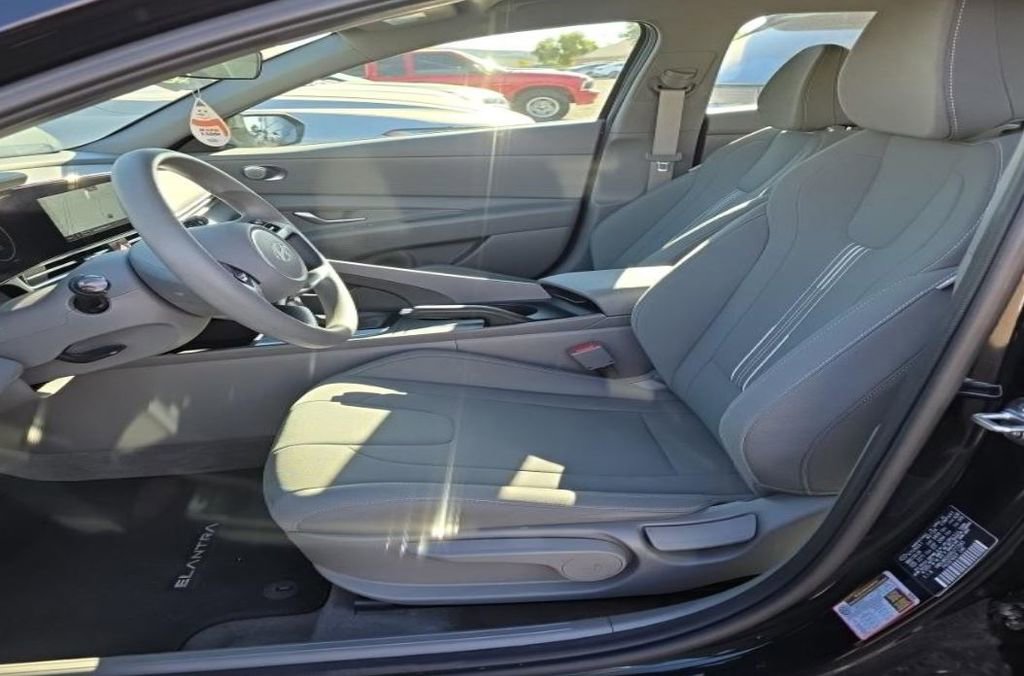 Used 2024 Hyundai Elantra SEL image 4