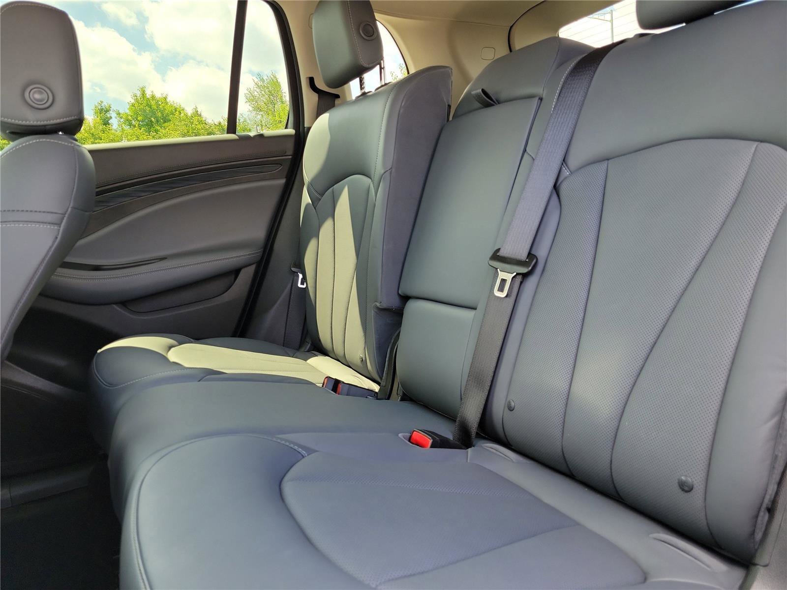 Used 2020 Buick Envision Essence AWD/4WD image 14
