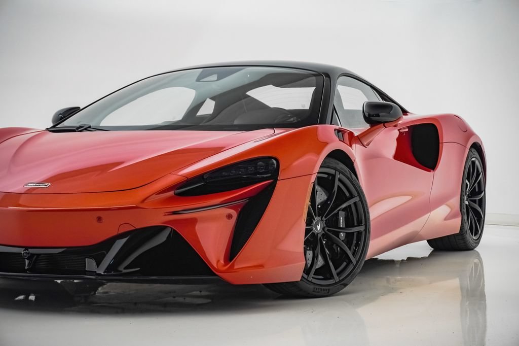 Used 2023 McLaren Artura RWD image 2
