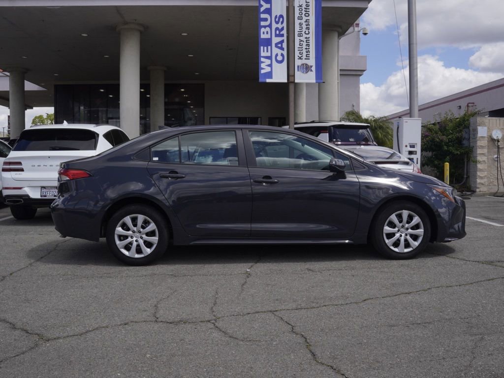 Used 2025 Toyota Corolla LE image 3