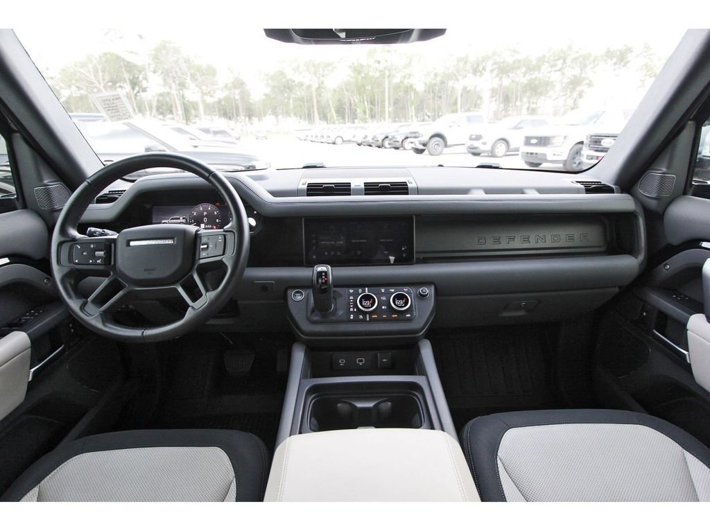 Used 2023 Land Rover Defender 110 X-Dynamic SE image 13