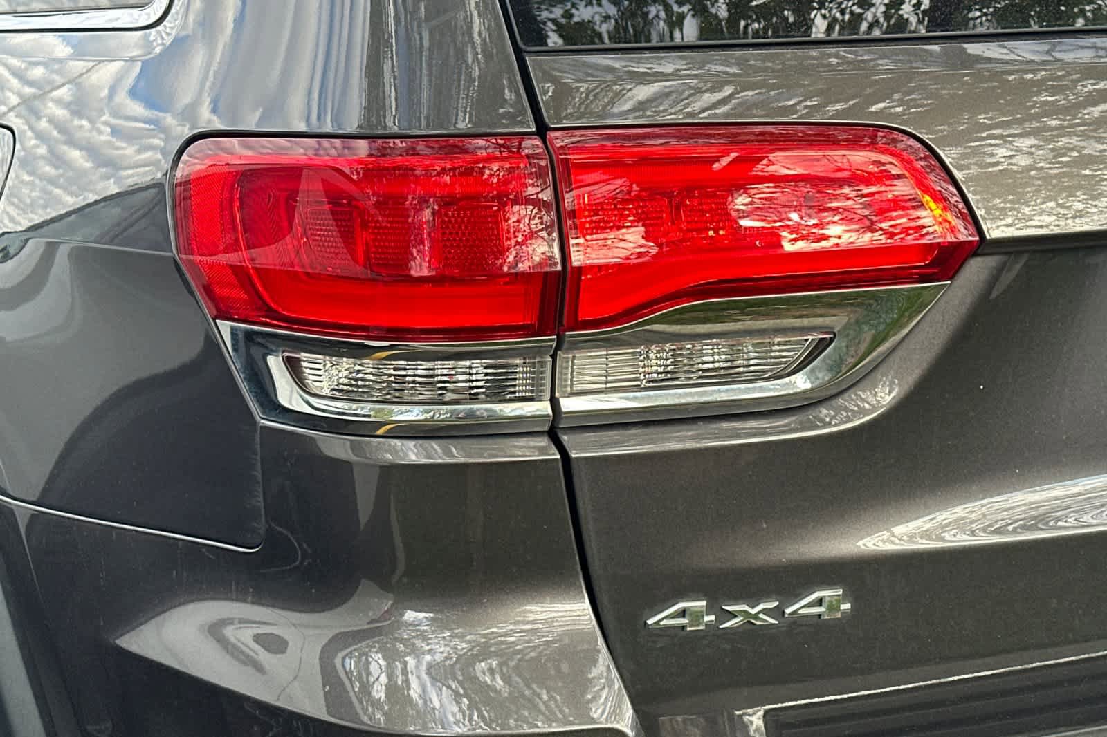 Used 2017 Jeep Grand Cherokee Limited AWD/4WD image 10