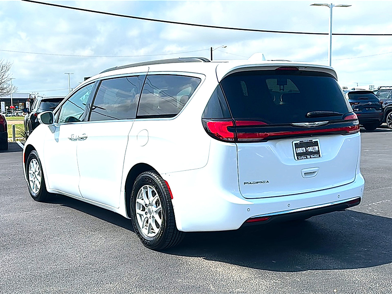 Used 2022 Chrysler Pacifica Touring-L image 6