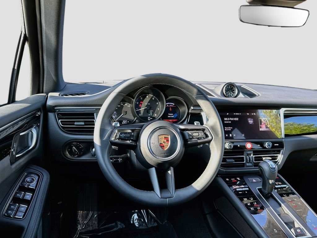 Certified 2026 Porsche Macan AWD/4WD image 25
