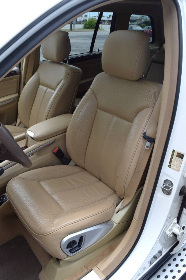 Used 2011 Mercedes-Benz GL 550 4MATIC image 19