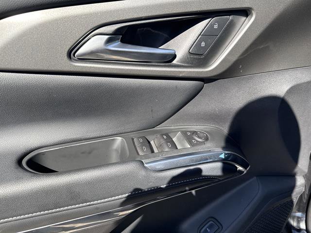 Used 2025 Chevrolet Traverse LT w/ Driver Confidence Package image 15