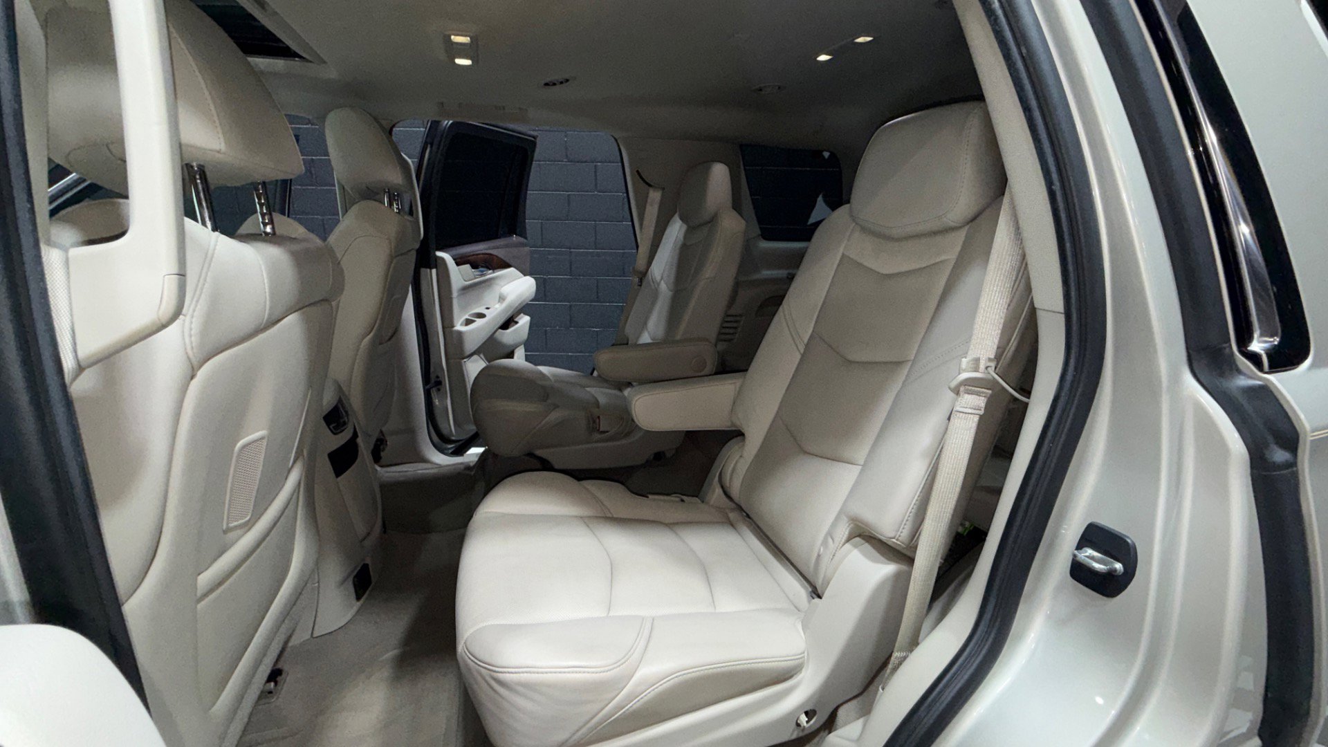 Used 2015 Cadillac Escalade Luxury image 67