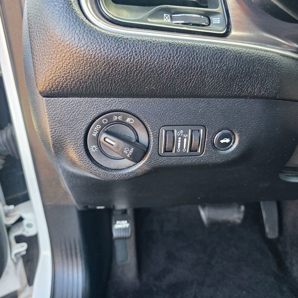 Used 2018 Dodge Challenger R/T RWD image 19