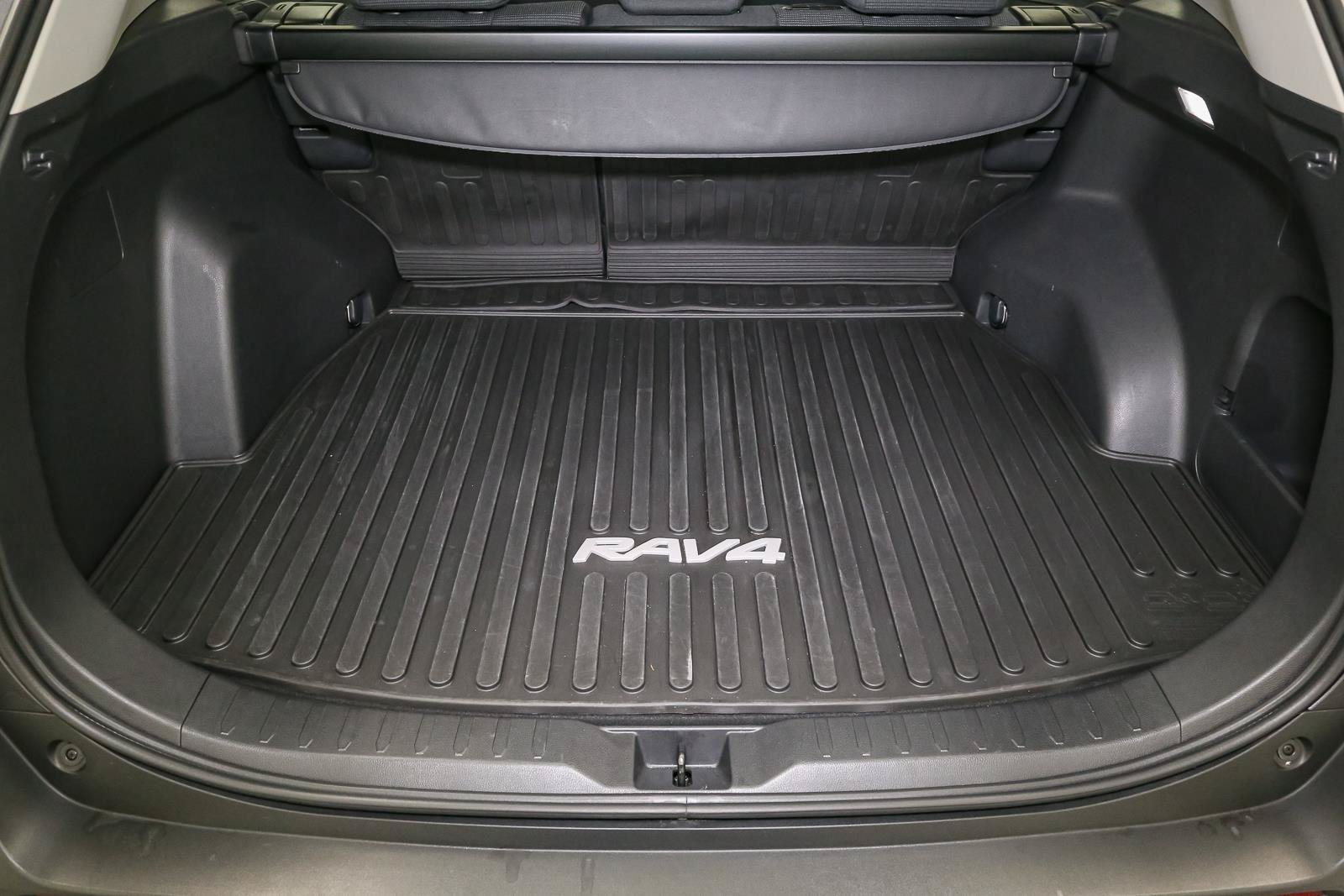 Used 2024 Toyota RAV4 LE AWD/4WD image 12
