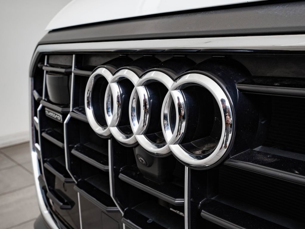 Used 2023 Audi Q8 Premium Plus w/ Premium Plus Package image 3