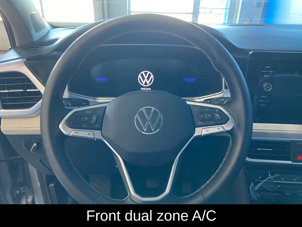 Used 2025 Volkswagen Taos SE AWD/4WD image 6