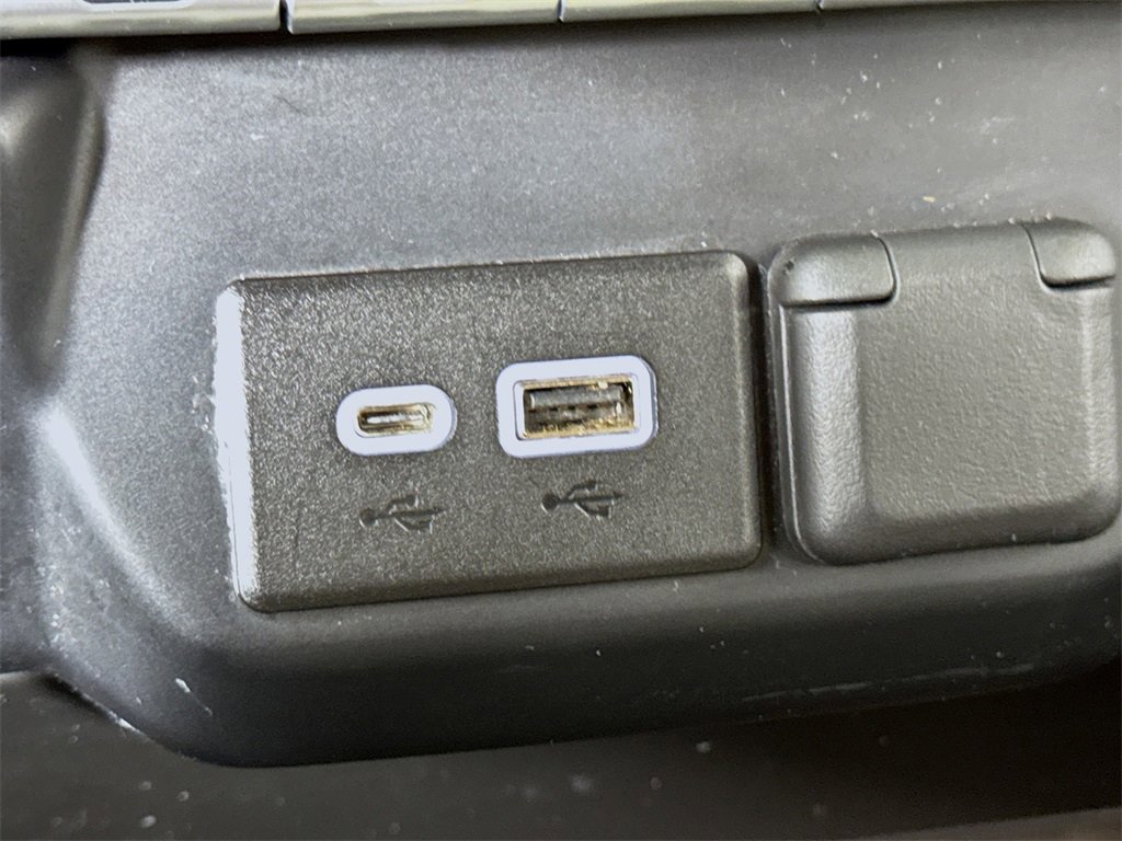 Used 2020 GMC Sierra 1500 Elevation image 17