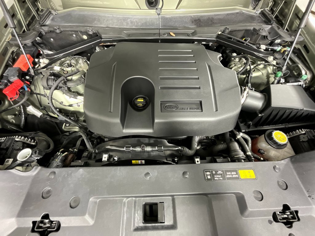 Certified 2023 Land Rover Defender 110 SE image 29