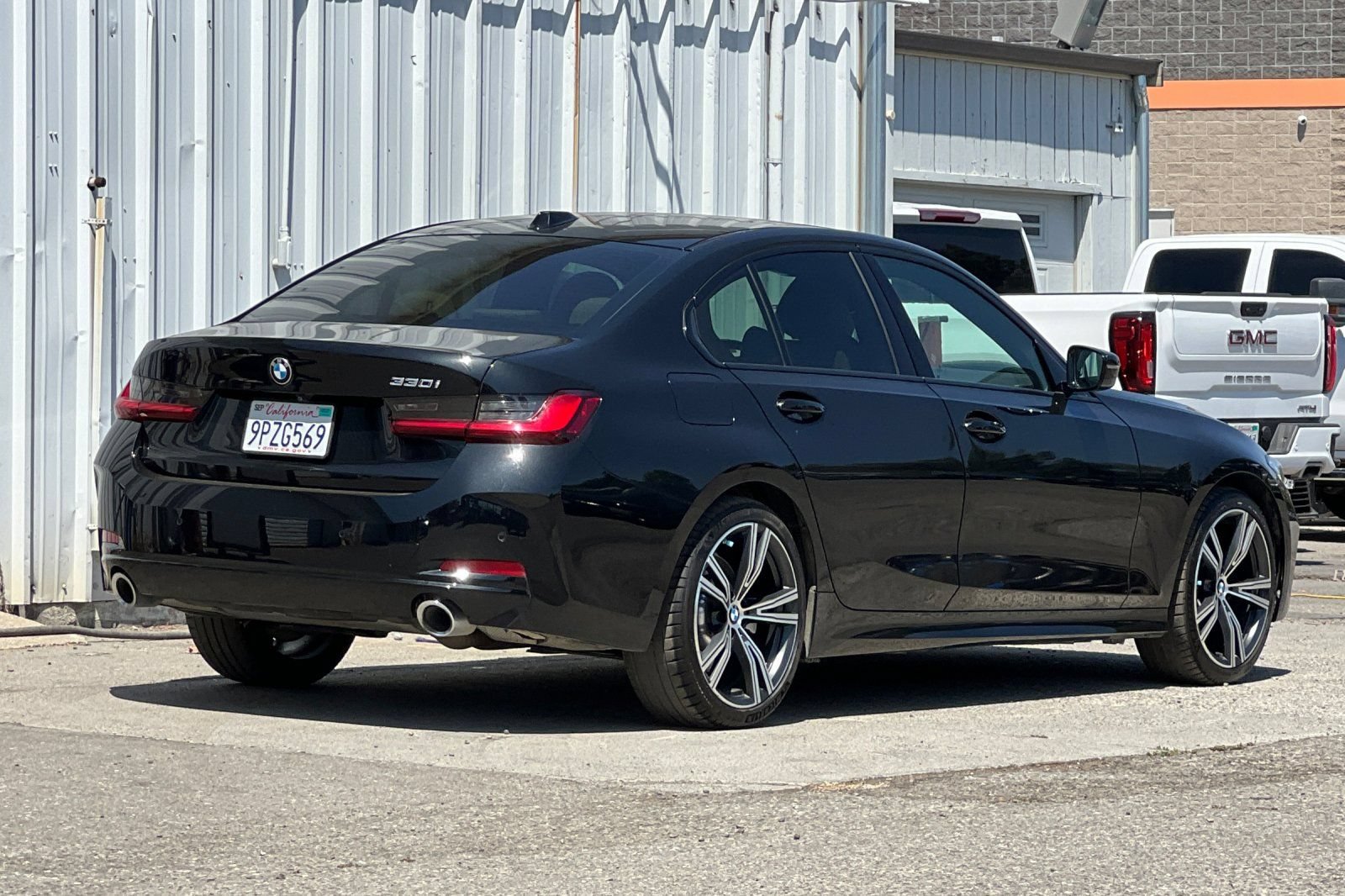 Used 2023 BMW 330i Sedan w/ Premium Package RWD image 4