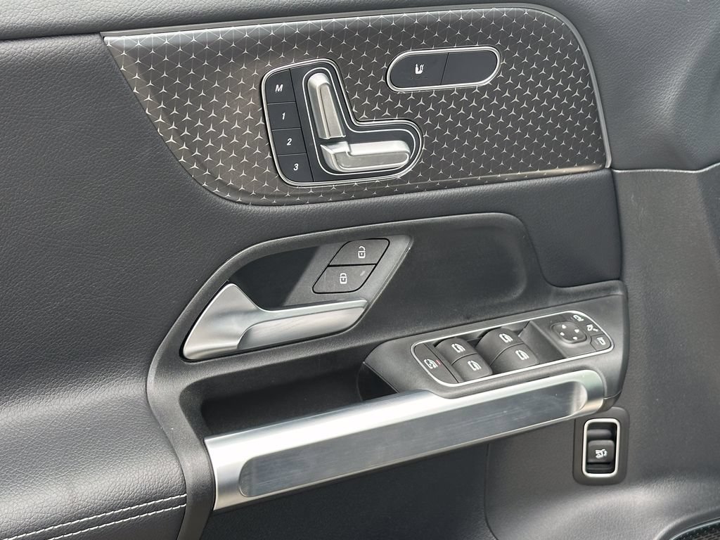 Certified 2025 Mercedes-Benz GLB 250 image 12