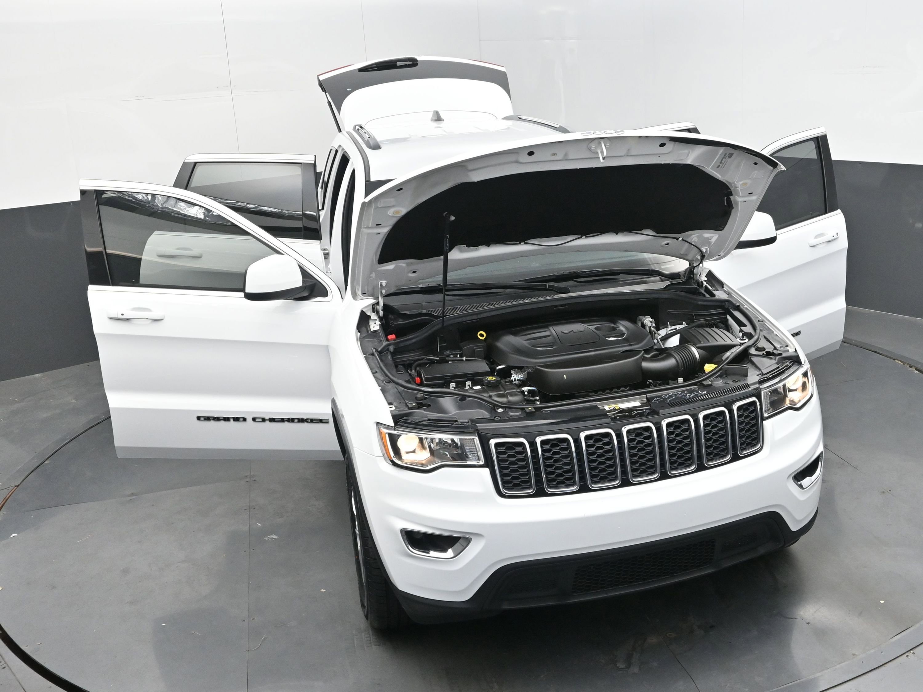 Used 2021 Jeep Grand Cherokee Laredo image 39