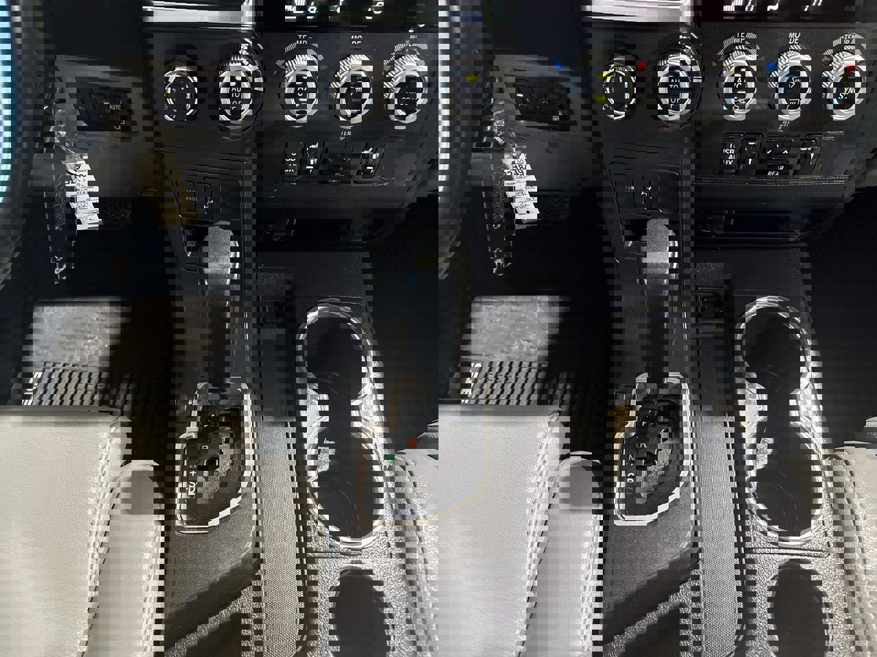 Used 2018 Toyota Sequoia Limited w/ Safety & Convenience Package image 20