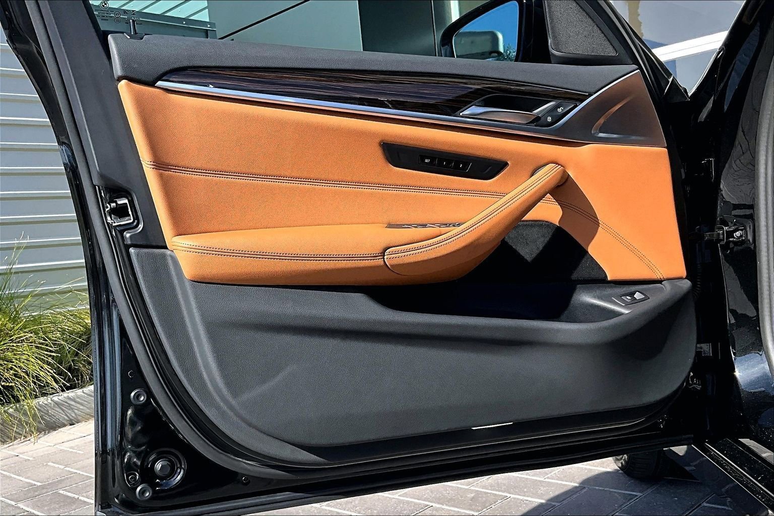 Used 2023 BMW 530i w/ Convenience Package image 23