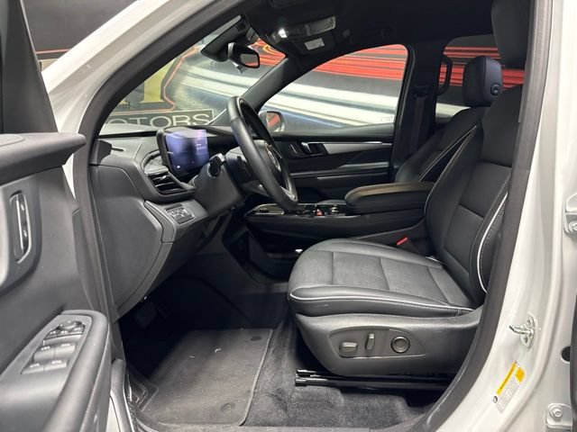 Used 2025 Buick Enclave Preferred AWD/4WD image 4