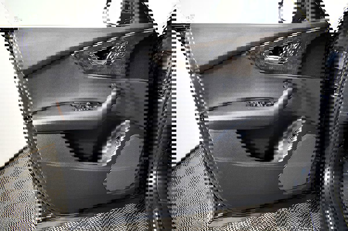 Used 2019 Audi Q8 Premium w/ Convenience Package image 16