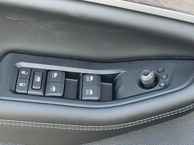 New 2025 Jeep Grand Cherokee L Limited w/ Trailer Tow Package image 9