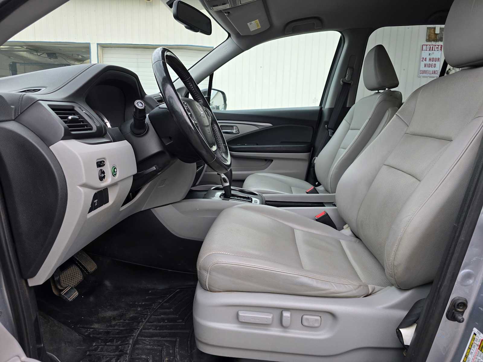 Used 2017 Honda Ridgeline RTL-T image 22