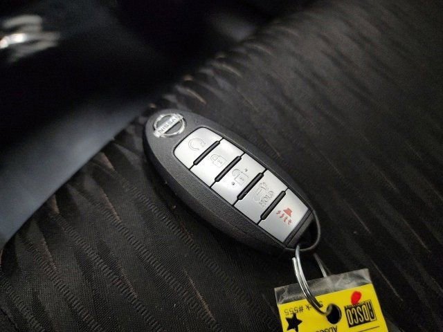 Used 2020 Nissan Rogue SV image 34