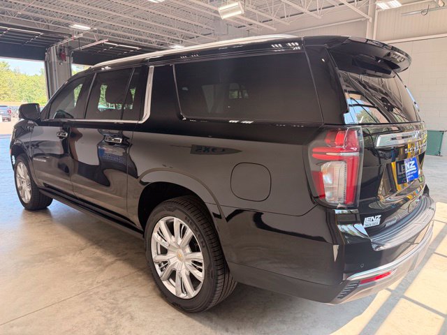 Used 2024 Chevrolet Suburban High Country AWD/4WD image 6