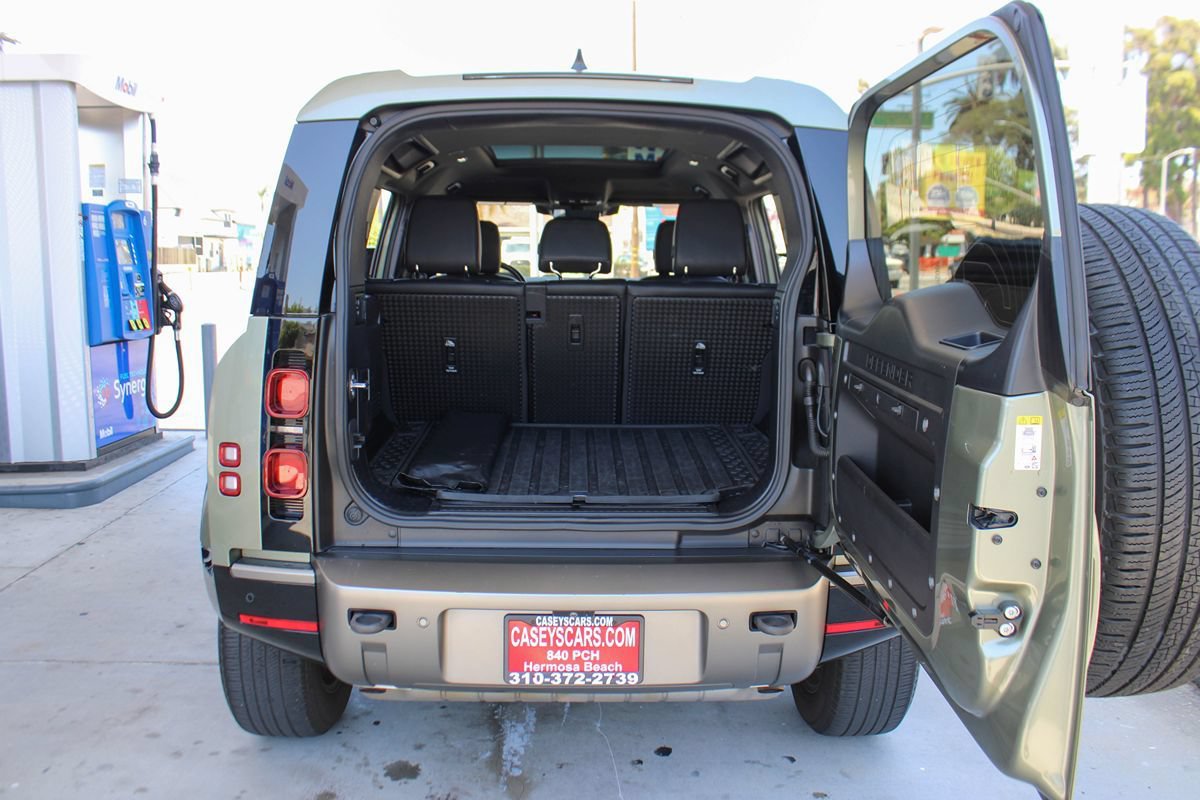 Used 2022 Land Rover Defender 110 X-Dynamic SE AWD/4WD image 25