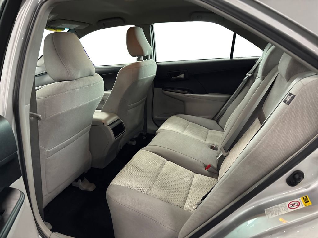 Used 2014 Toyota Camry LE image 10
