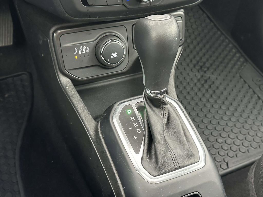 Used 2023 Jeep Renegade Limited w/ Sun/Sound Group image 31