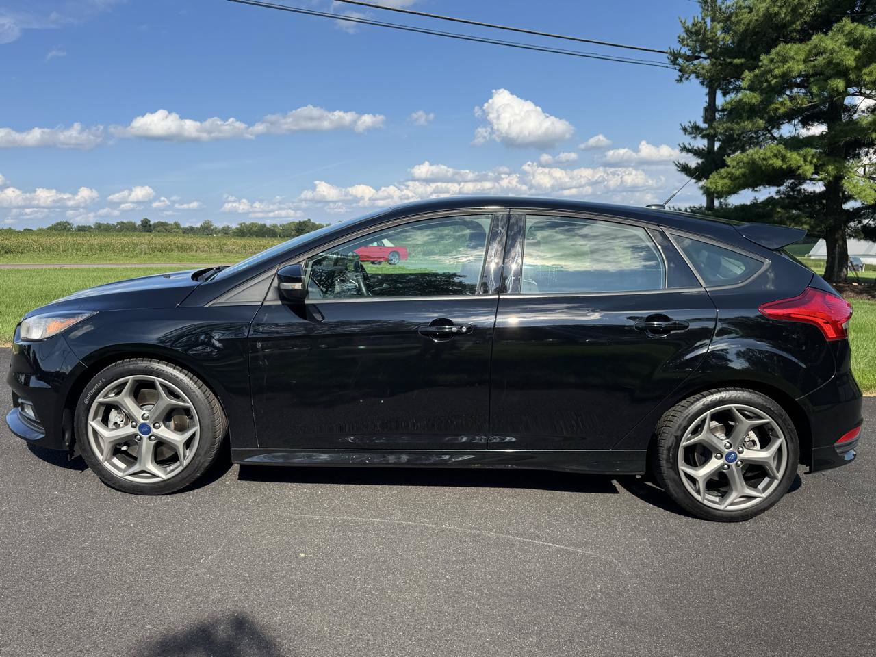 Used 2018 Ford Focus ST FWD image 3