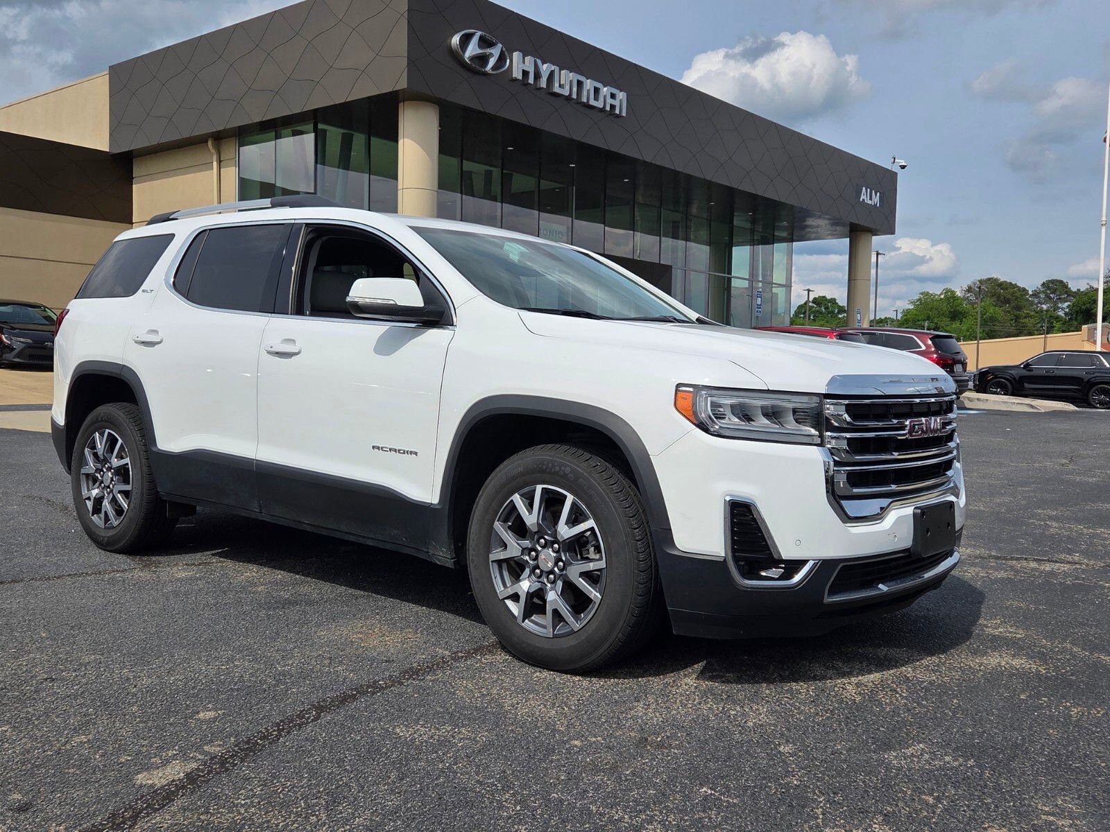 Used 2023 GMC Acadia SLT AWD/4WD image 1