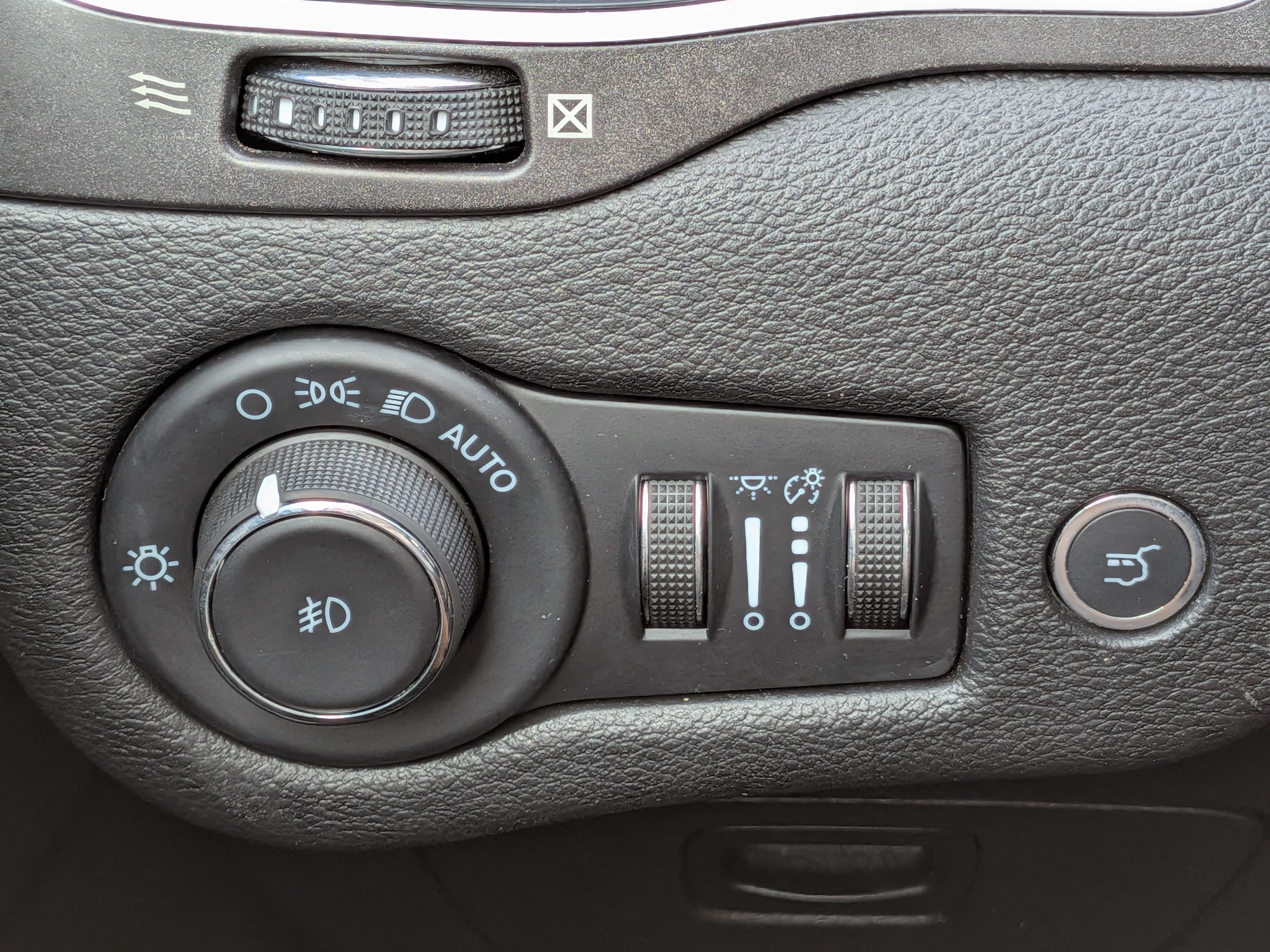 Used 2021 Jeep Cherokee Trailhawk w/ Sun, Sound & Nav Group AWD/4WD image 26