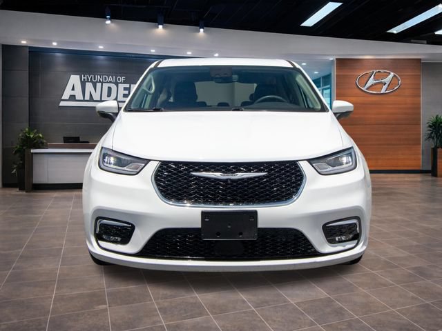 Used 2023 Chrysler Pacifica Touring-L FWD image 3