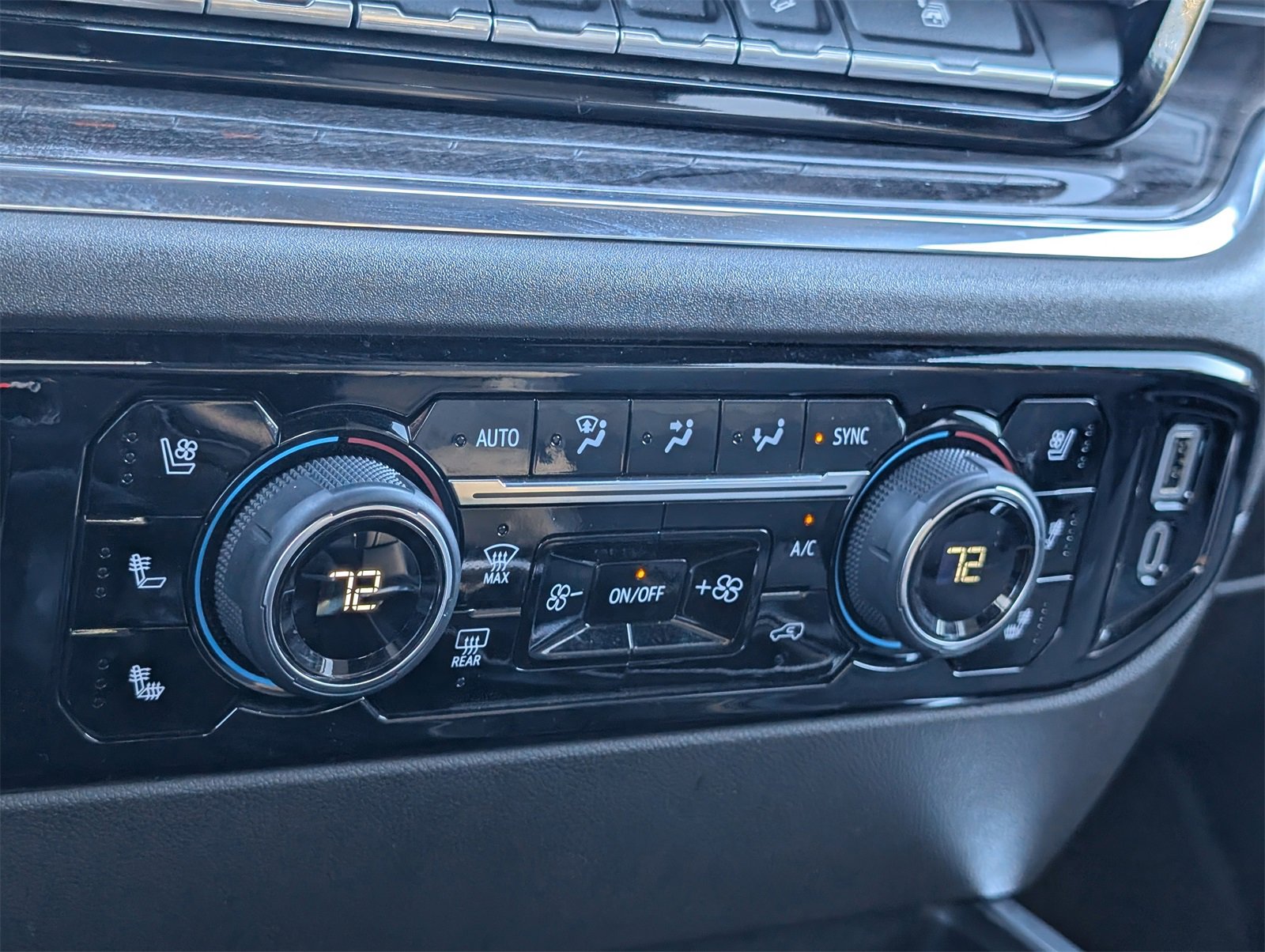 Used 2023 Chevrolet Silverado 1500 LTZ w/ LTZ Premium Package image 24