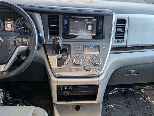 Used 2017 Toyota Sienna XLE FWD image 13