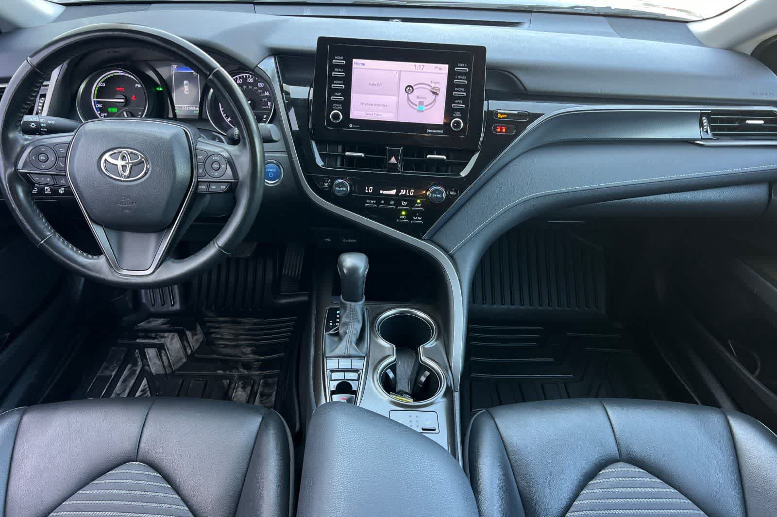 Used 2022 Toyota Camry SE w/ Cold Weather Package FWD image 4
