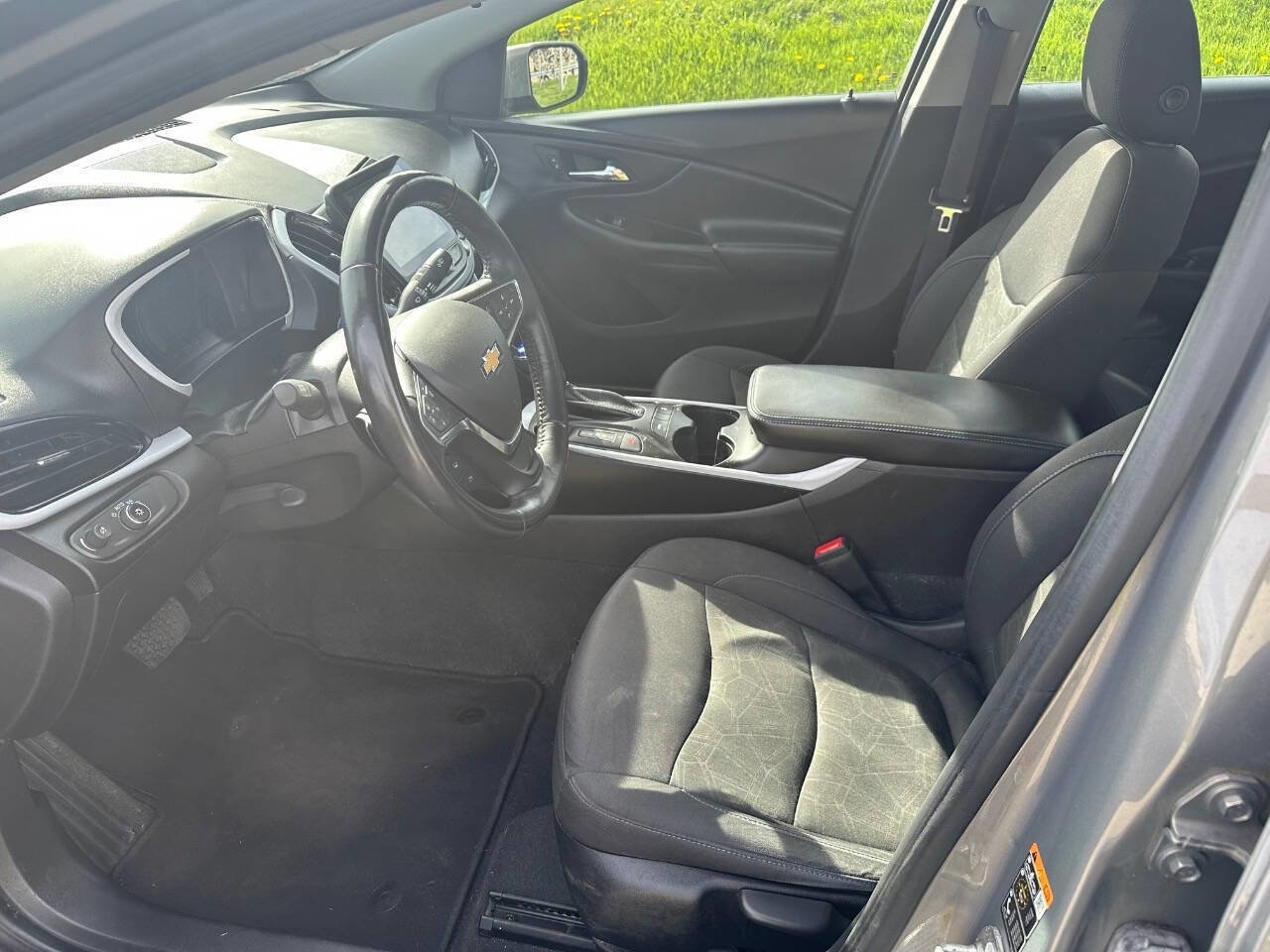 Used 2017 Chevrolet Volt LT w/ Comfort Package FWD image 9