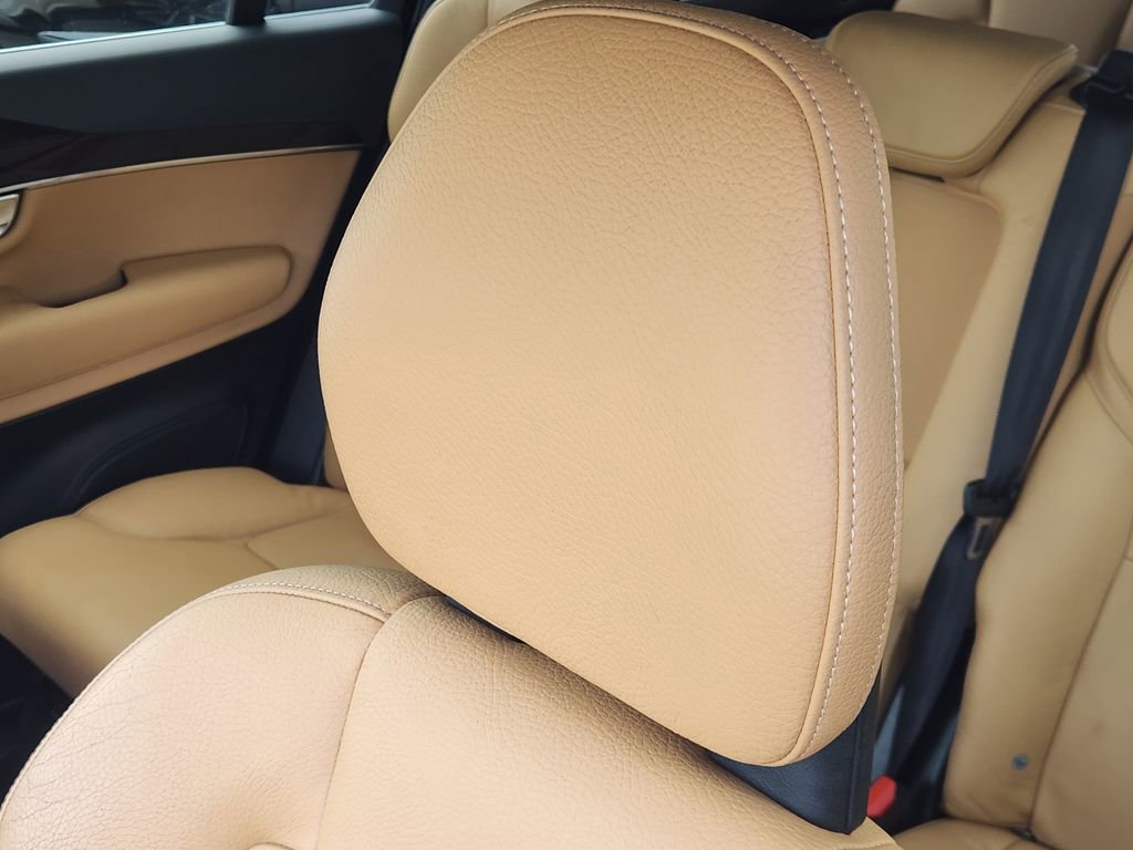 Used 2016 Volvo XC90 T6 Momentum w/ Momentum Plus Package image 23