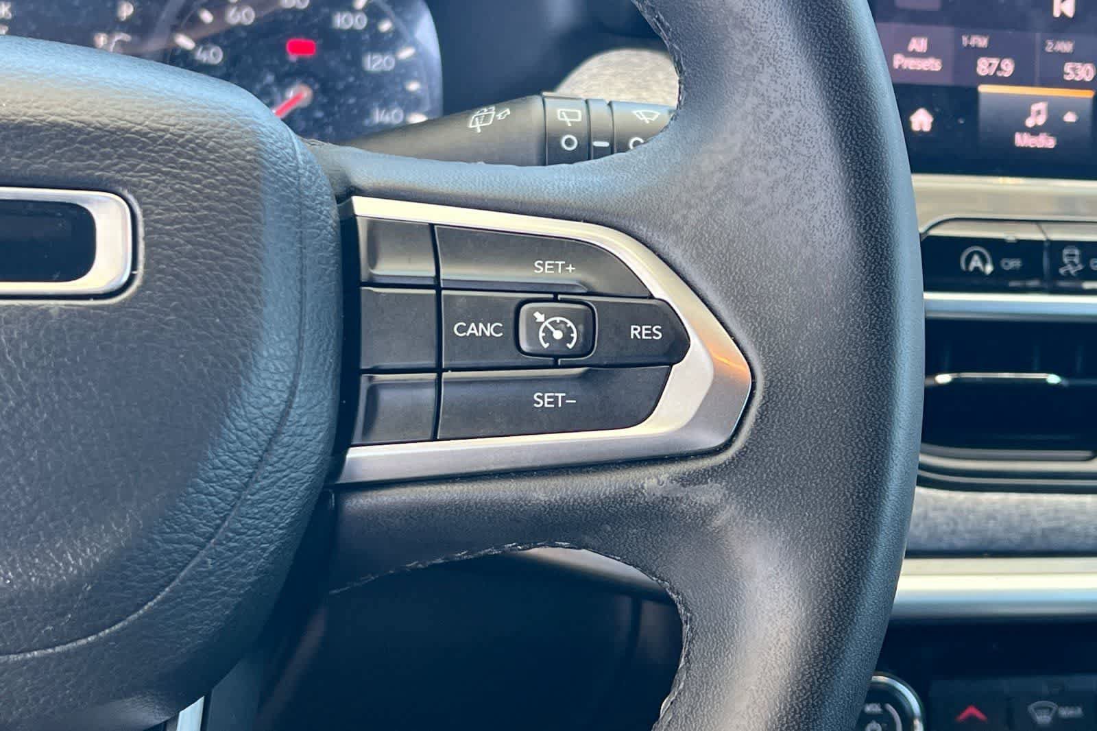 Used 2023 Jeep Compass Latitude AWD/4WD image 29