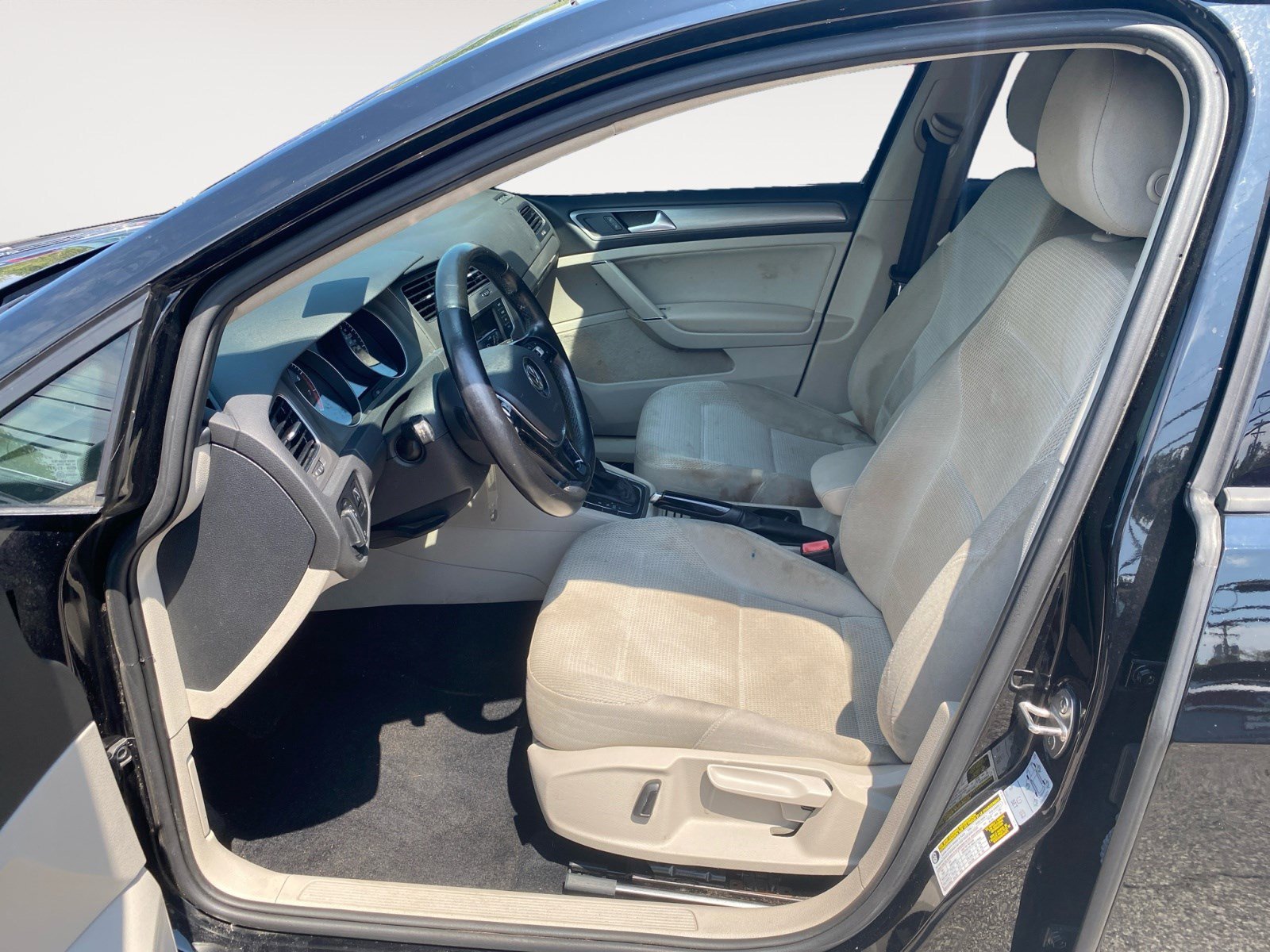 Used 2017 Volkswagen Golf S image 14