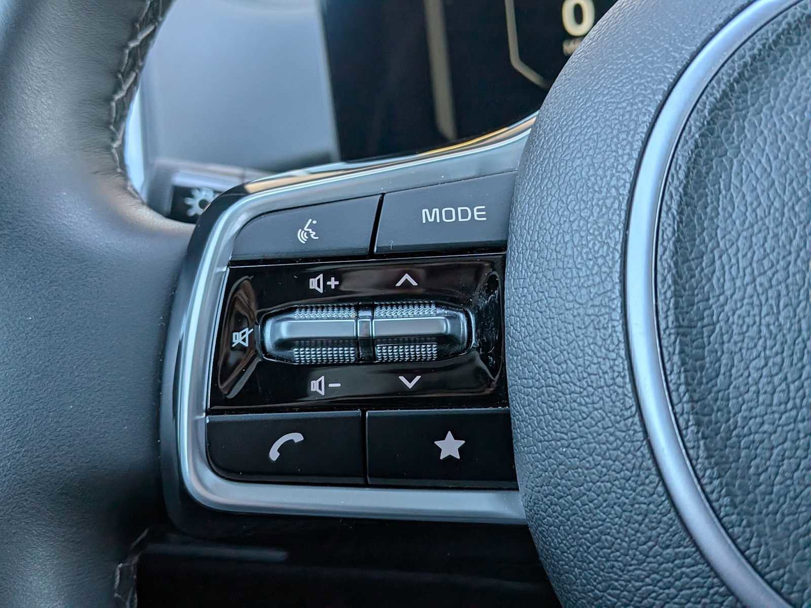 Used 2025 Kia Sorento SX Prestige image 24