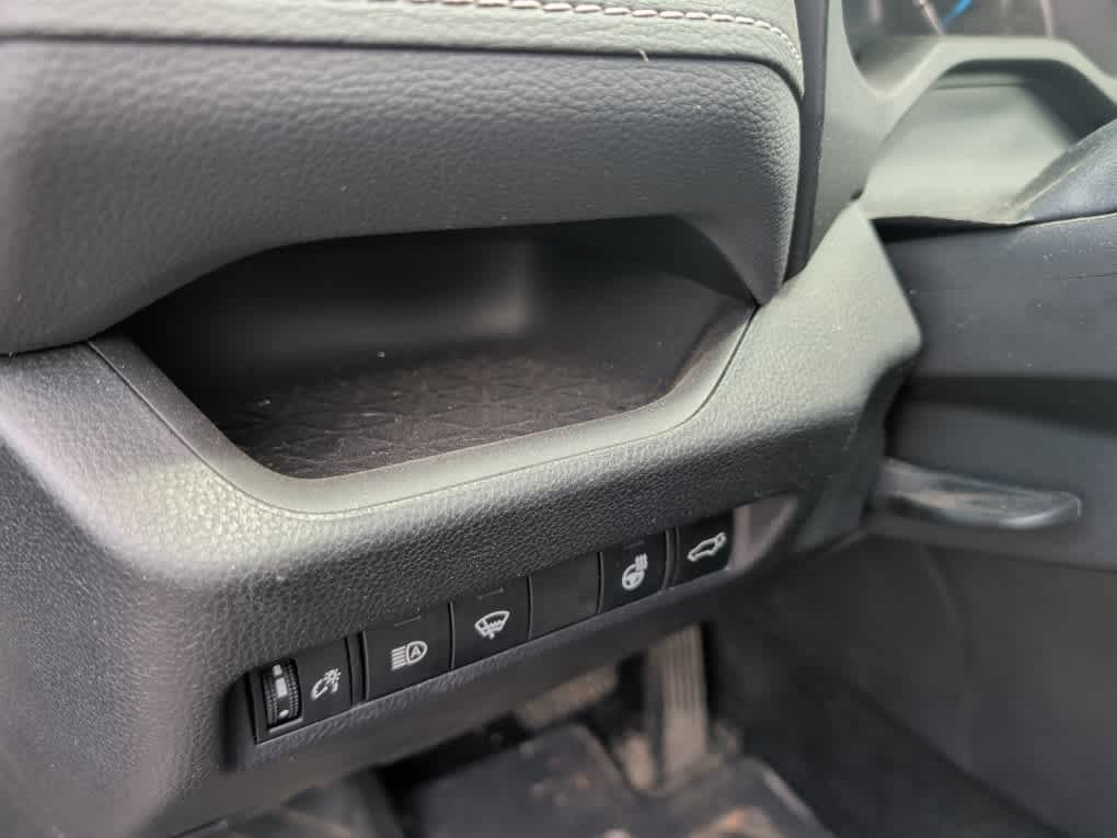 Used 2022 Toyota RAV4 XLE w/ Convenience Package AWD/4WD image 13