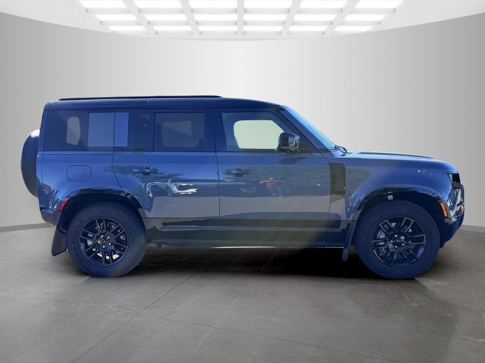 Used 2026 Land Rover Defender 110 X-Dynamic SE AWD/4WD image 4